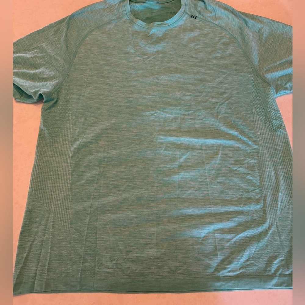 Lululemon Metal Vent Short Sleeve Shirt